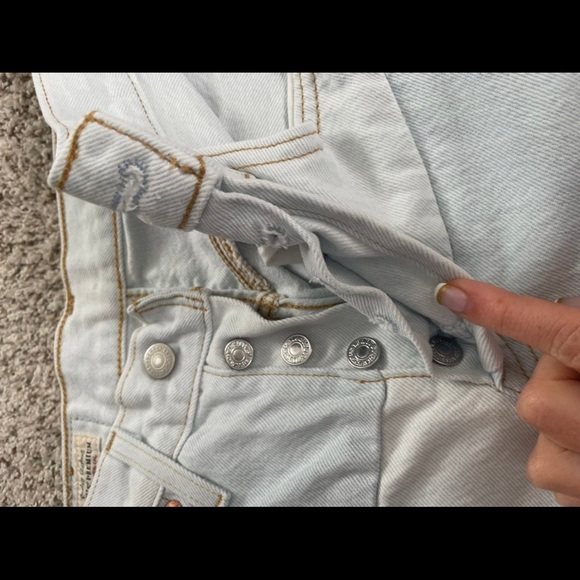 501 vintage Levi premium jeans size 24w, high rise, fit through butt and thigh - Picture 8 of 8